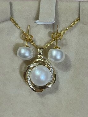 Natural White South Sea Cultured Pearl Necklace 22” & Stud Pearl Earrings